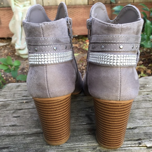 SO Faux Suede Grey Ankle Peep Toe Booties size 9M - Picture 4 of 5